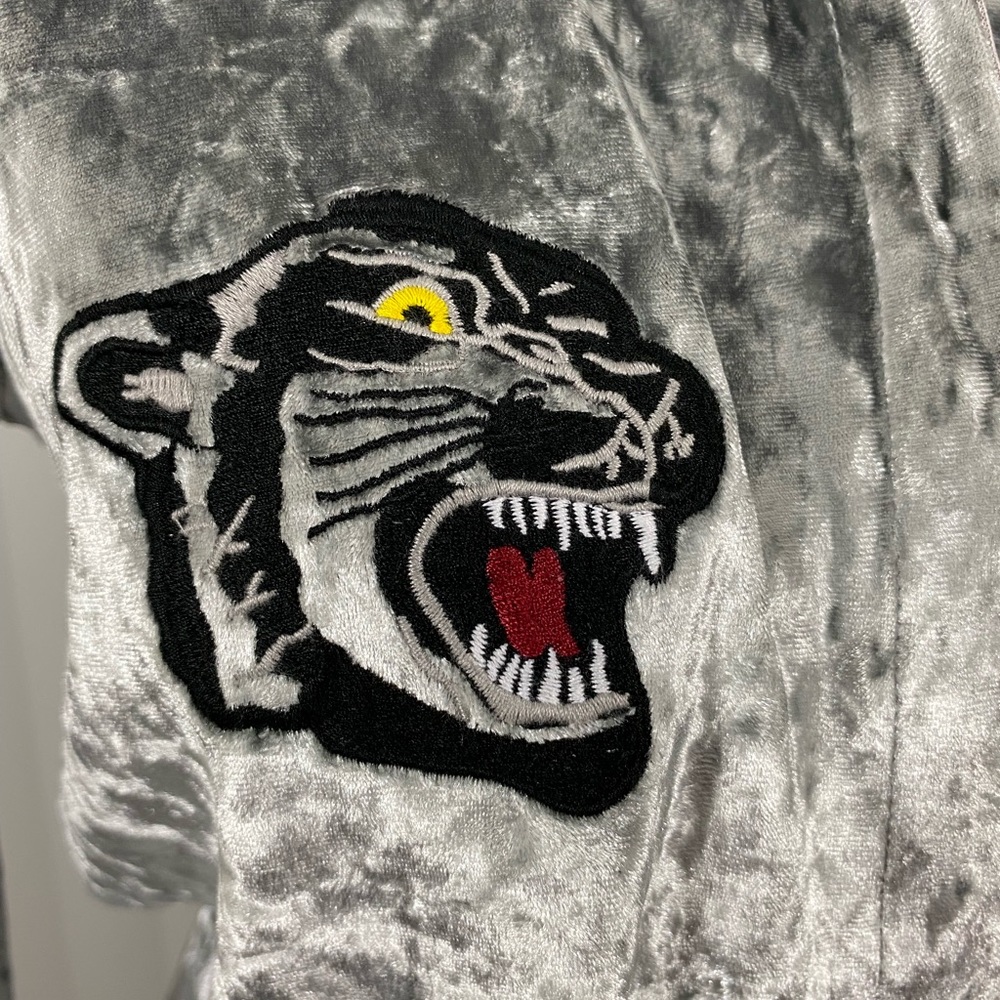 JADED LONDON Crushed Velvet Button Down Shirt Blouse Embroidered Panther Silver - Picture 11 of 14